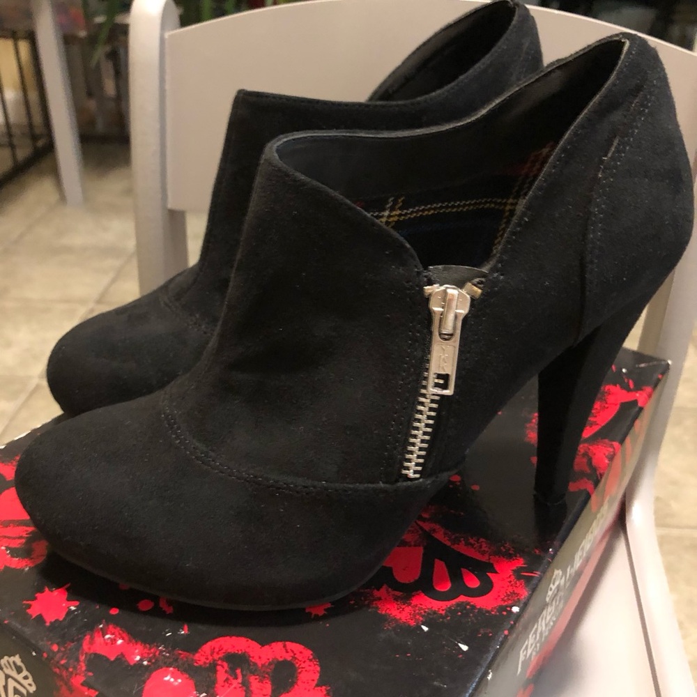 Fergalicious Black Heeled Boots with Zipper
